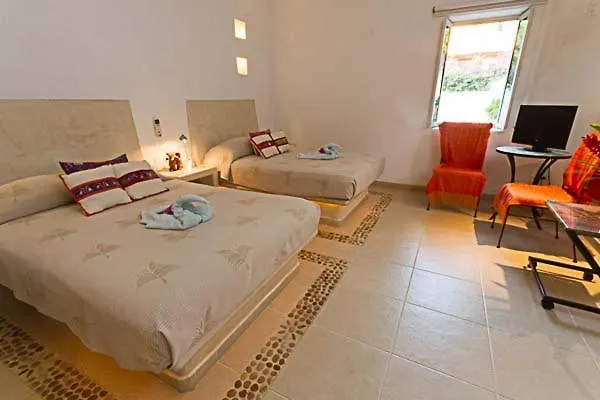 Hotel Naomi