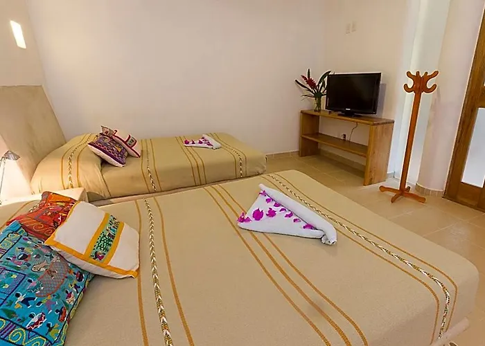 Naomi Hotel 2*